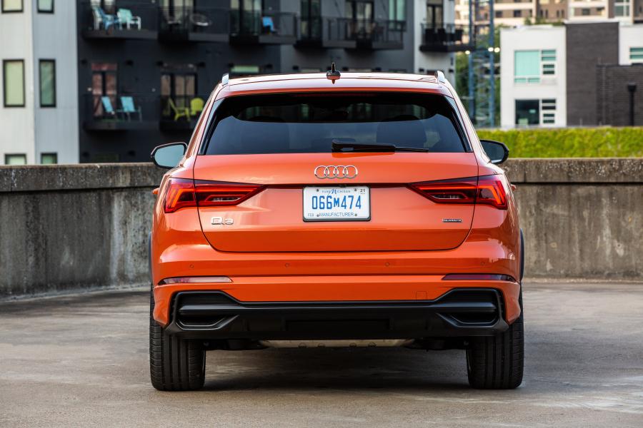  Audi Q3 2.0 TFSI Quattro S-Line 2019 года  (NA) (фото 13 из 42)